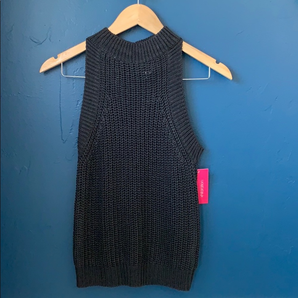 NWT - Sleeveless sweater  🖤
